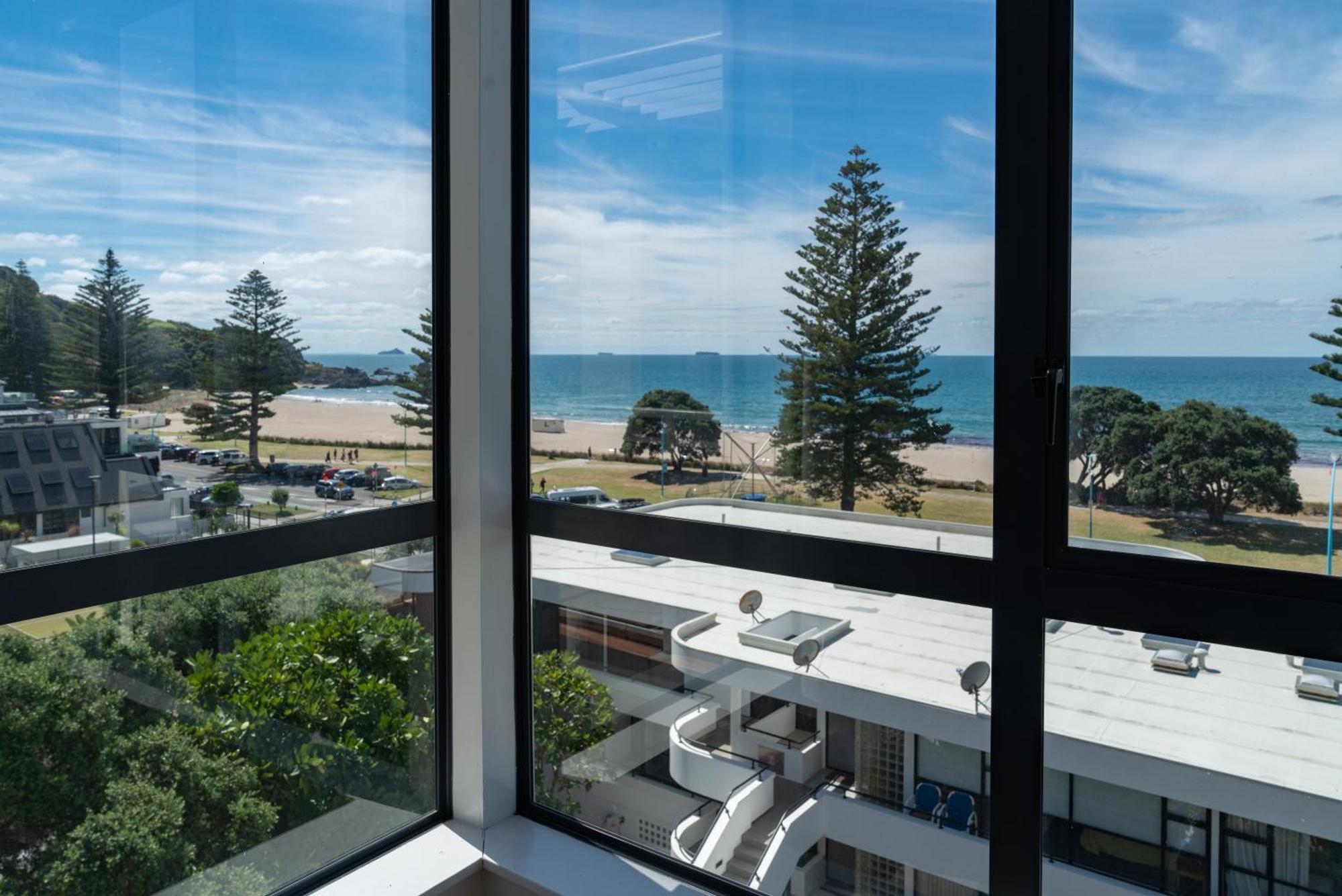 מאונט מאונגאנוי Ocean View Beach Escape - Top Floor Apartments, Mt Maunganui Base מראה חיצוני תמונה