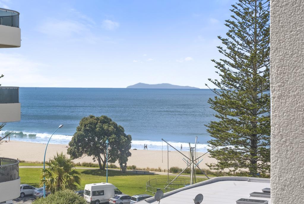 מאונט מאונגאנוי Ocean View Beach Escape - Top Floor Apartments, Mt Maunganui Base מראה חיצוני תמונה